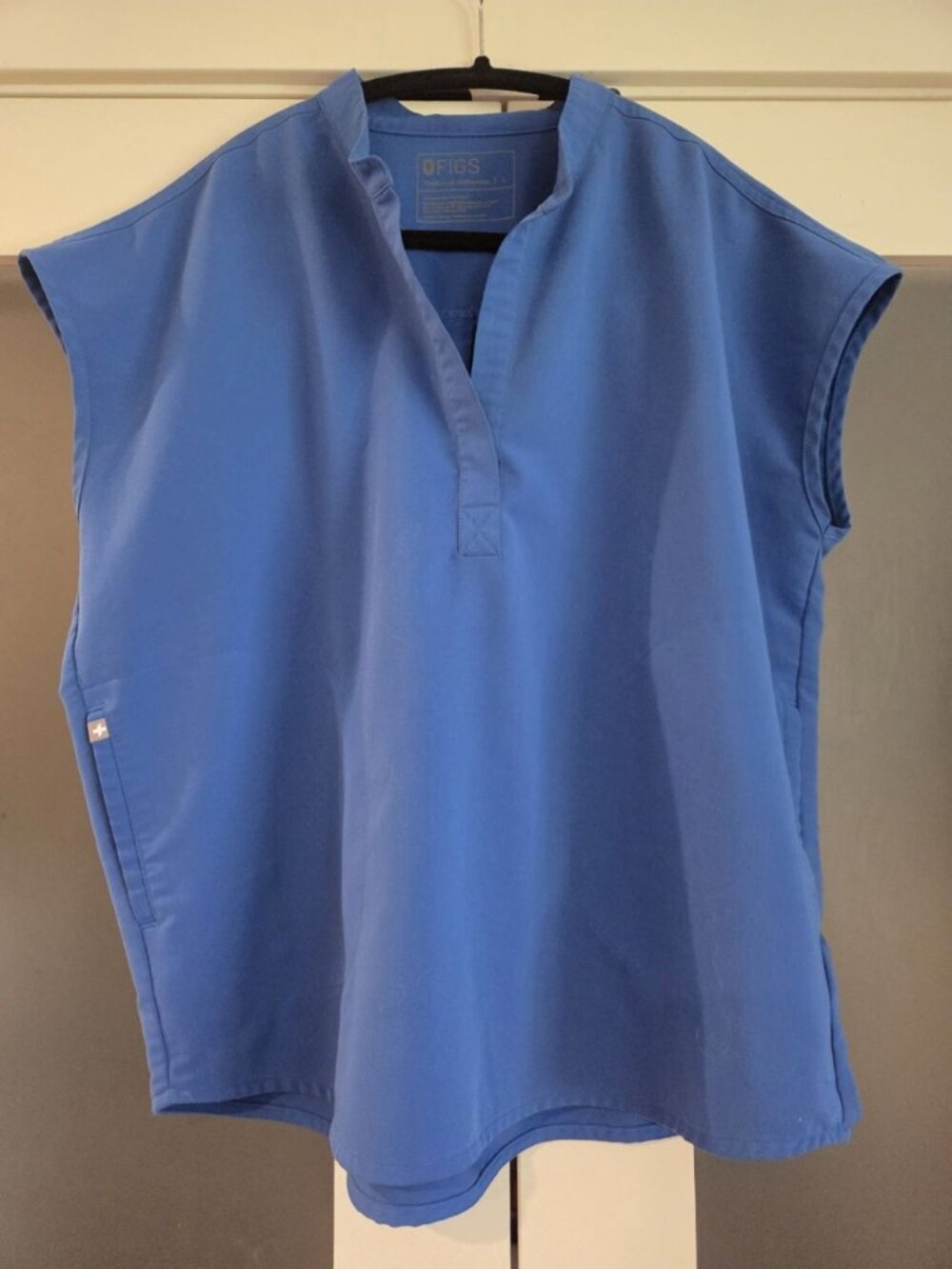 FIGS Women’s Oversized Rafaela Blue Scrub Top Size Large